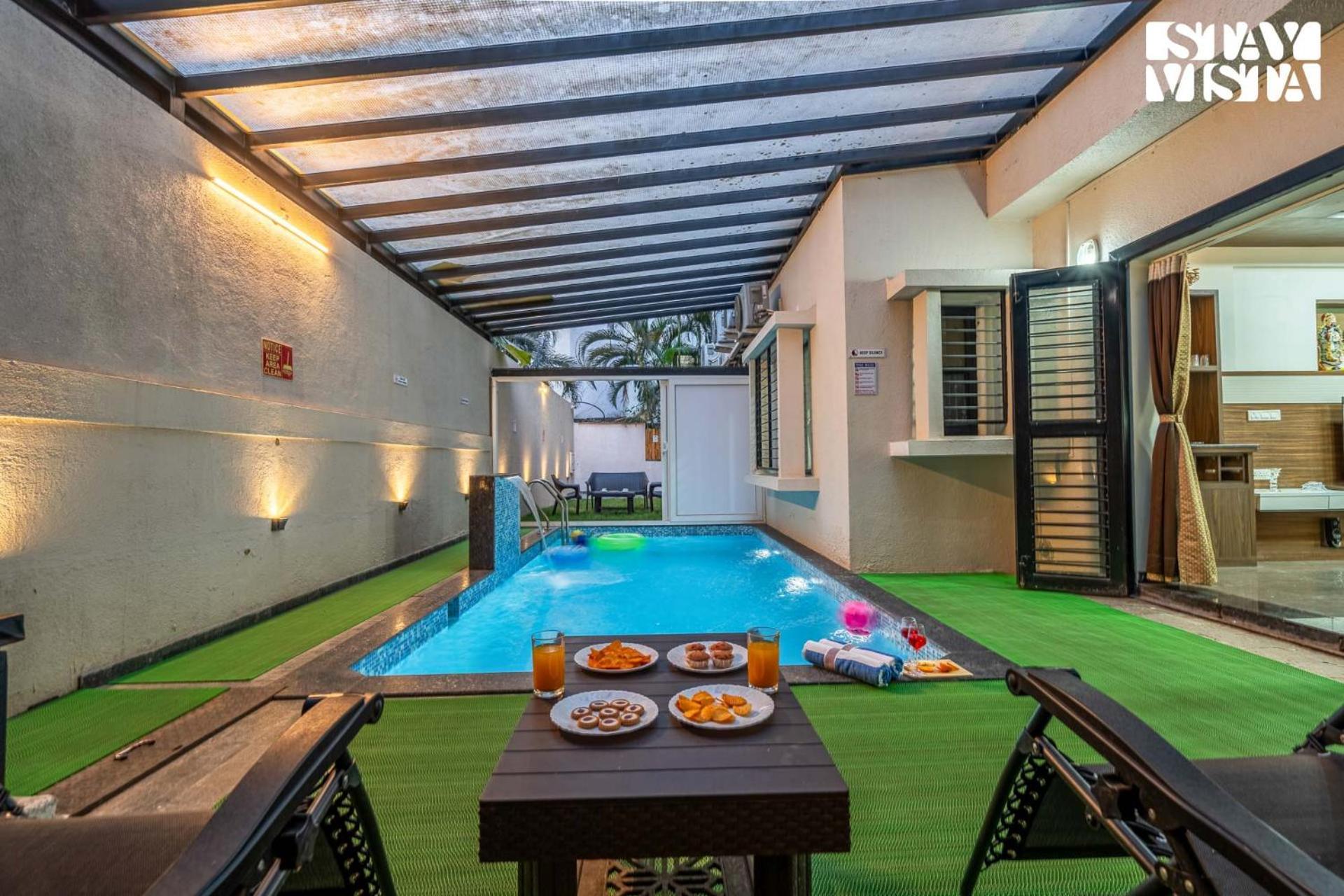 Serenity Meadows With Pool By Veo - Part Of Stayvista Nashik Exterior photo